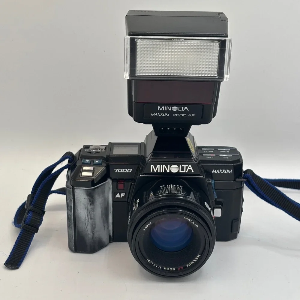 Minolta Maxxum 7000 35mm SLR Film Camera with 50mm f1.7 Lens and 2800 AF Flash